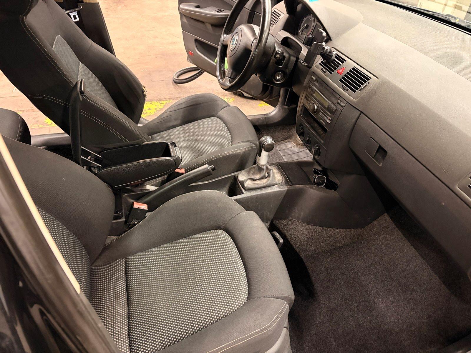 Skoda Fabia 2006 — салон
