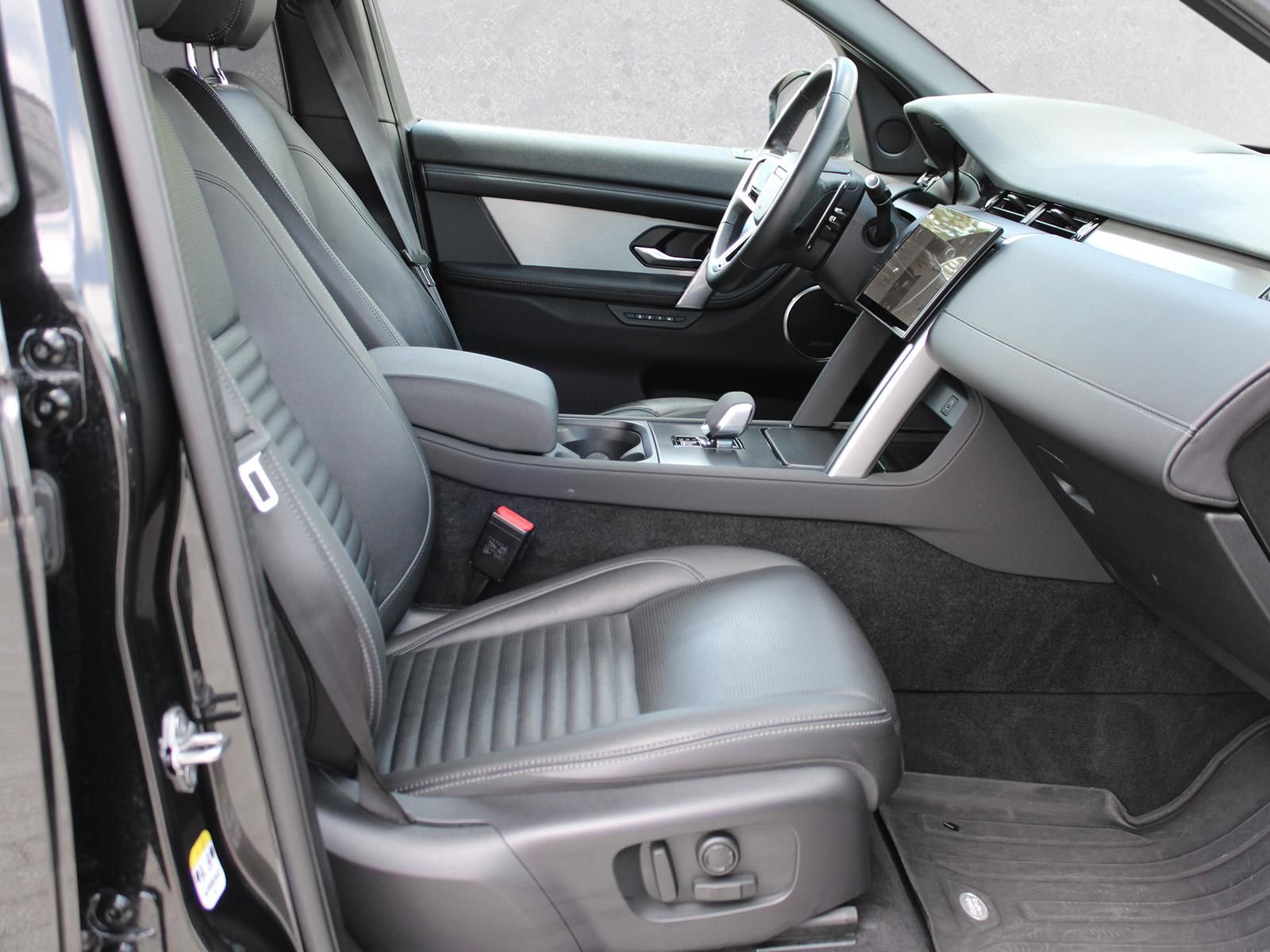 Fahrzeugabbildung Land Rover Discovery Sport P300e Dynamic SE