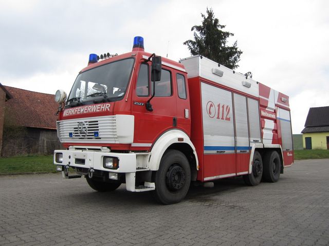 Mercedes-Benz 2527 L Feuerwehr