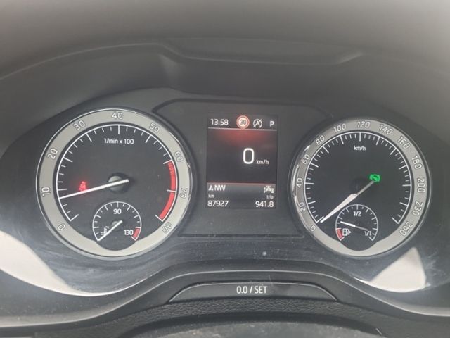 Fahrzeugabbildung SKODA Karoq 1.5 TSI DSG Sportline NAVI ACC AHK CLIMA