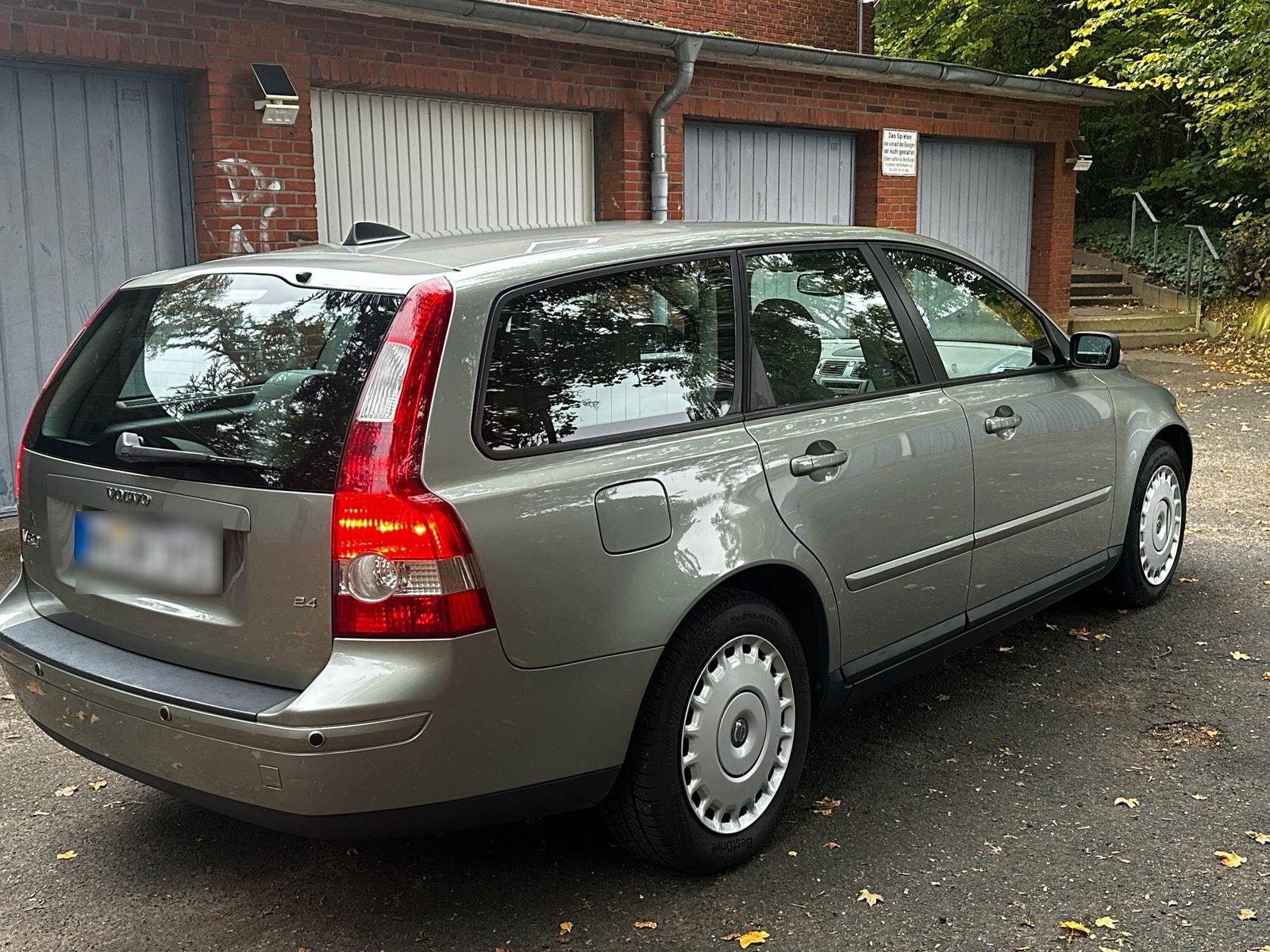 Volvo V50 2005 — engine 140 HP (103kW)