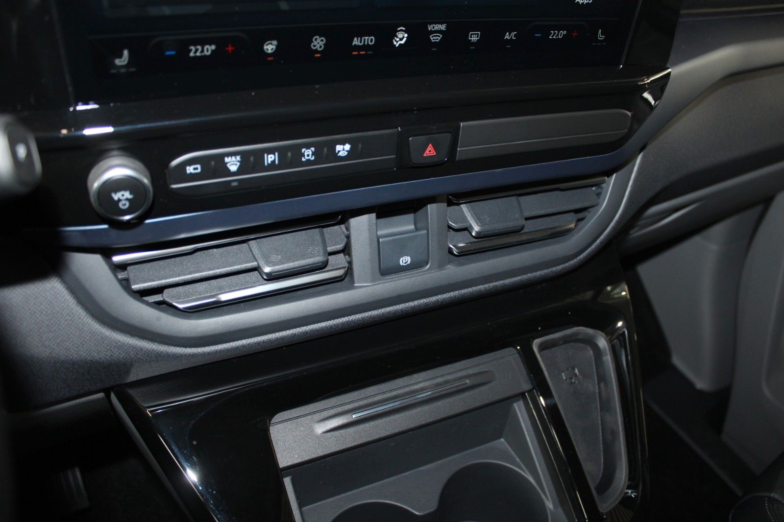 Fahrzeugabbildung Ford Tourneo Custom L1 Active AWD Automatik AHK STDHZ