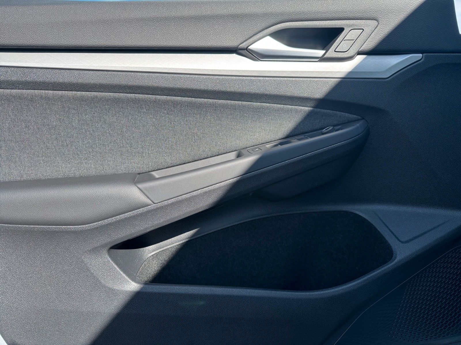 Fahrzeugabbildung Volkswagen Golf VIII Variant Life eTSI