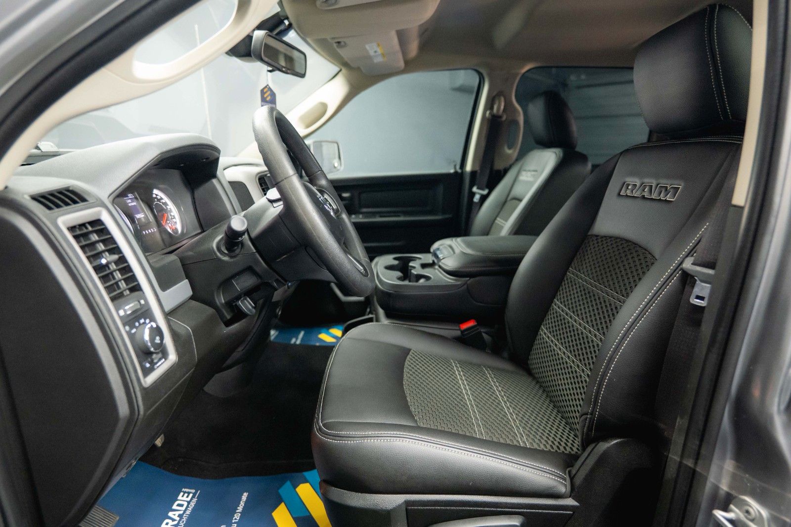 Fahrzeugabbildung Dodge RAM 5.7 V8 HEMI 4x4 OFFROAD Night-Paket *LED*AHK