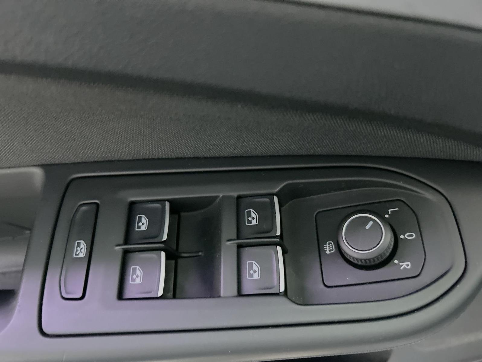 Volkswagen Golf 2.0 TDI Life First Edition, миниатюра 13