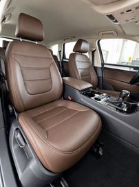Volkswagen Touareg - 4