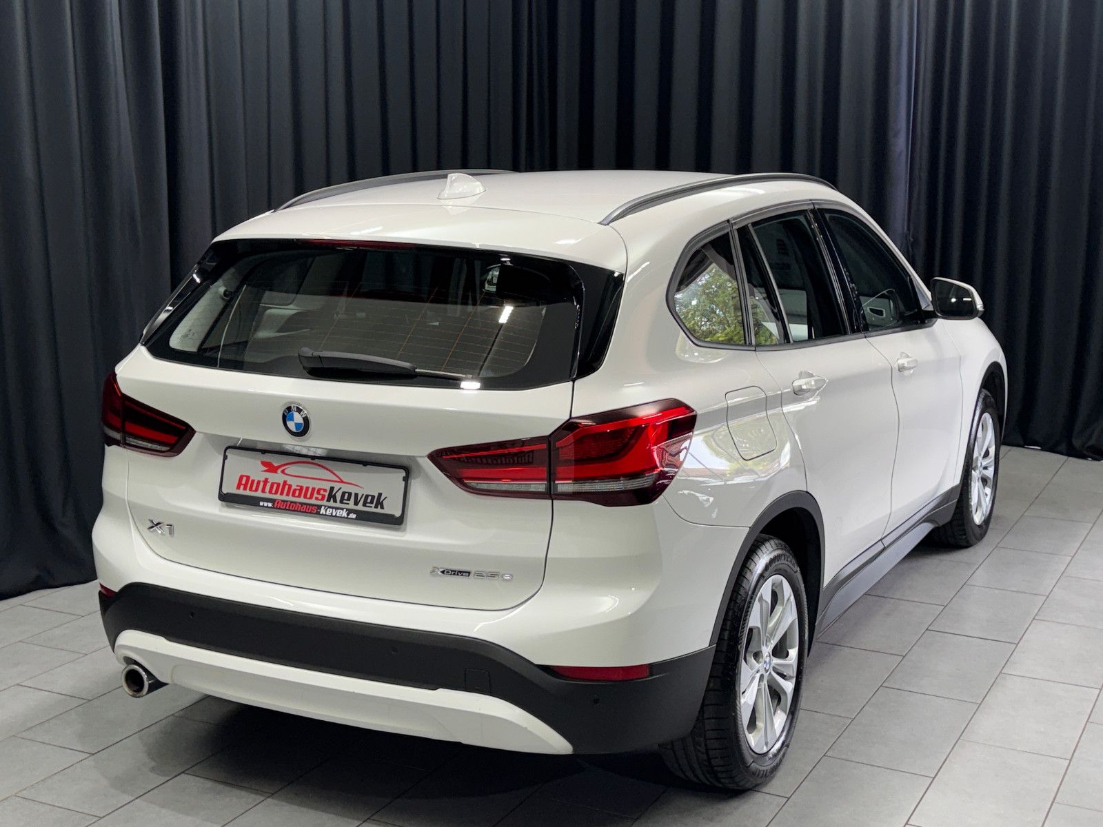 Fahrzeugabbildung BMW X1 xDrive 25e Advantage |AHK|PANO|AUTOMATIK|LED