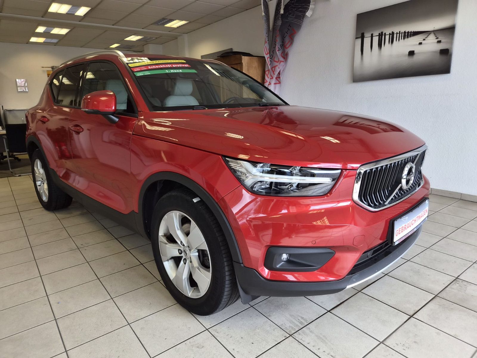 Fahrzeugabbildung Volvo XC 40Momentum AWD / H&K Sound / 1. Hand / S-HEFT