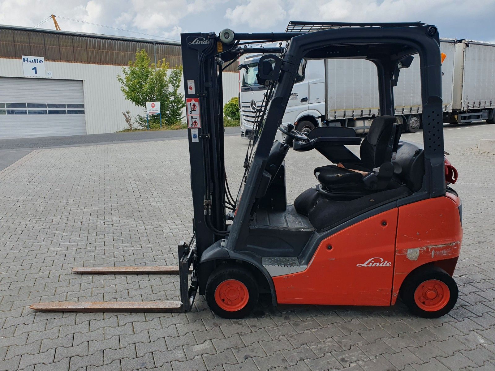 Fahrzeugabbildung Linde H16 T-01 / 4,6m /  nur: 3.260h / Gas / SS