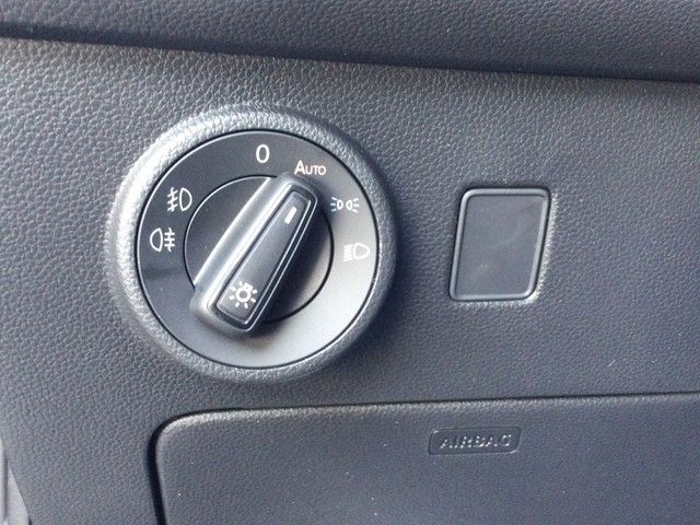 Fahrzeugabbildung SEAT Ateca TSI Xperience DSG LED AHK Navi AID ACC RFK