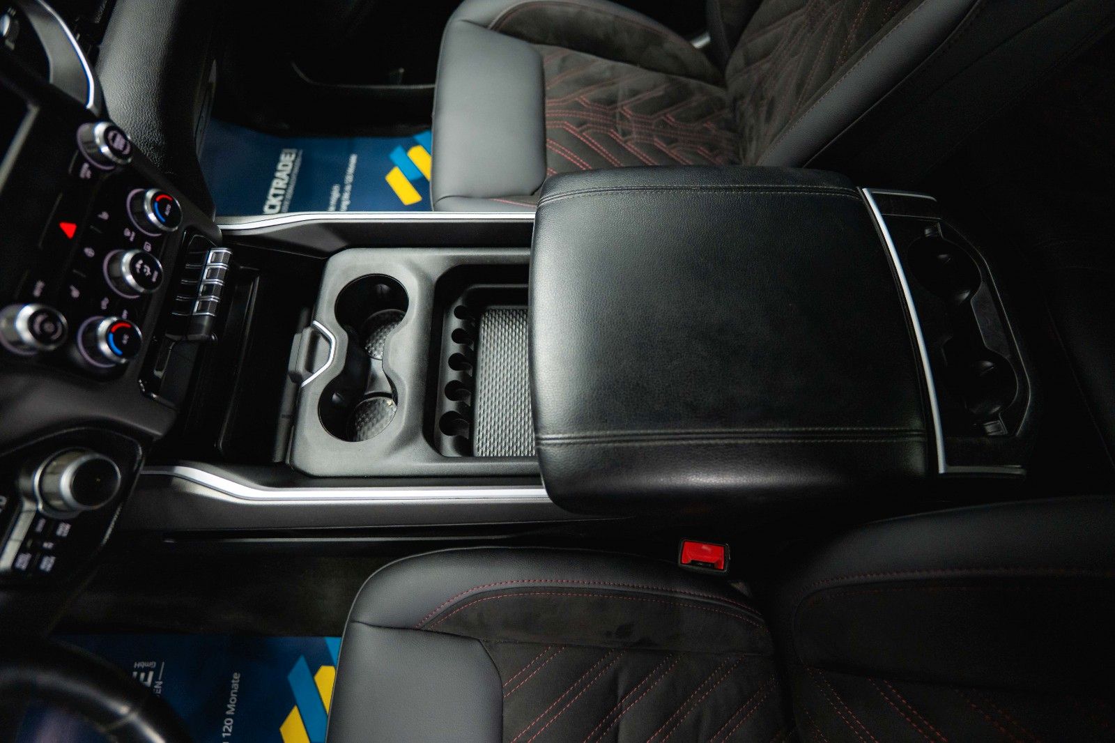 Fahrzeugabbildung Dodge RAM 5.7 V8 HEMI 4x4 OFFROAD Night Limited LONG