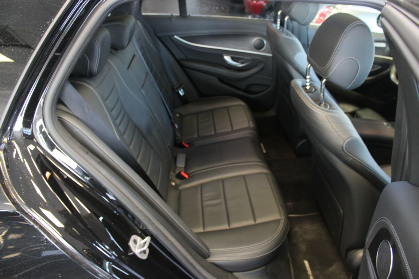 Mercedes-Benz E 300 d 4Matic T 9G-TRONIC AMG Line foto 15