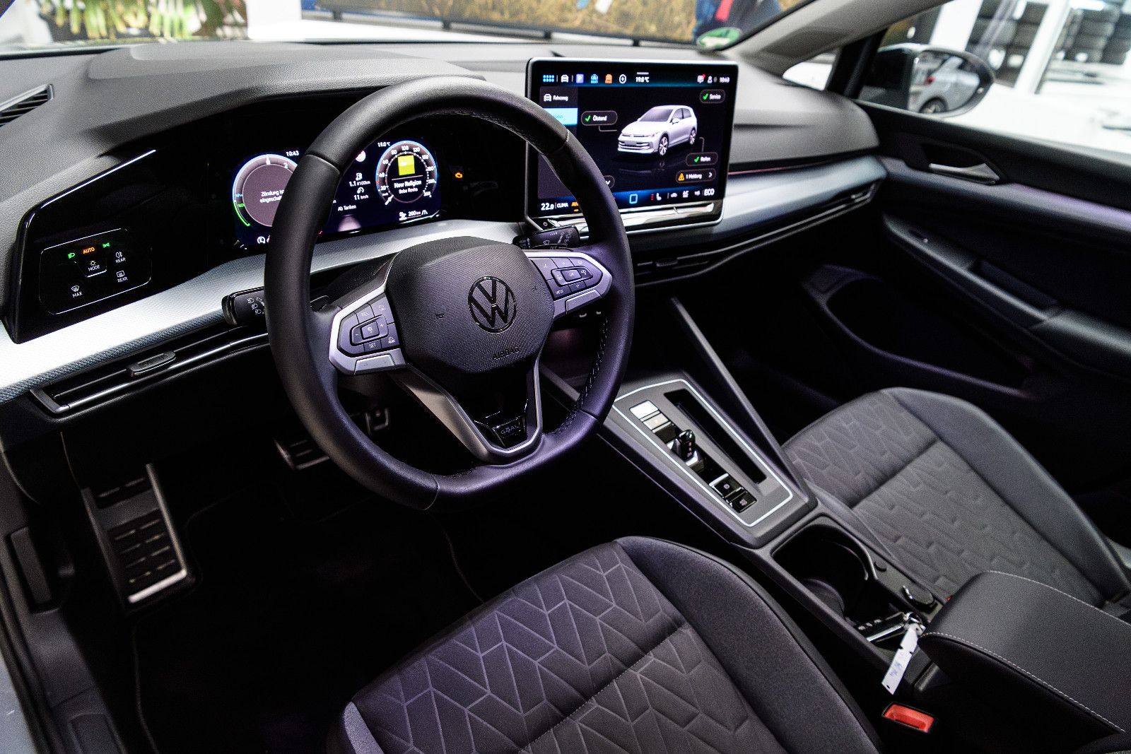 Fahrzeugabbildung Volkswagen Golf VIII Goal 1.5 TSI eHybrid LED+KAMERA+5J.GAR