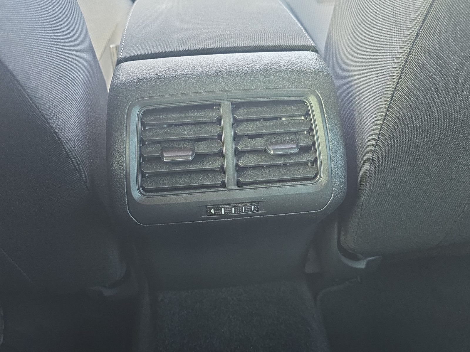 Fahrzeugabbildung Volkswagen Golf VII +Kamera+PDC+LED+Navi+Borbet Alu18``