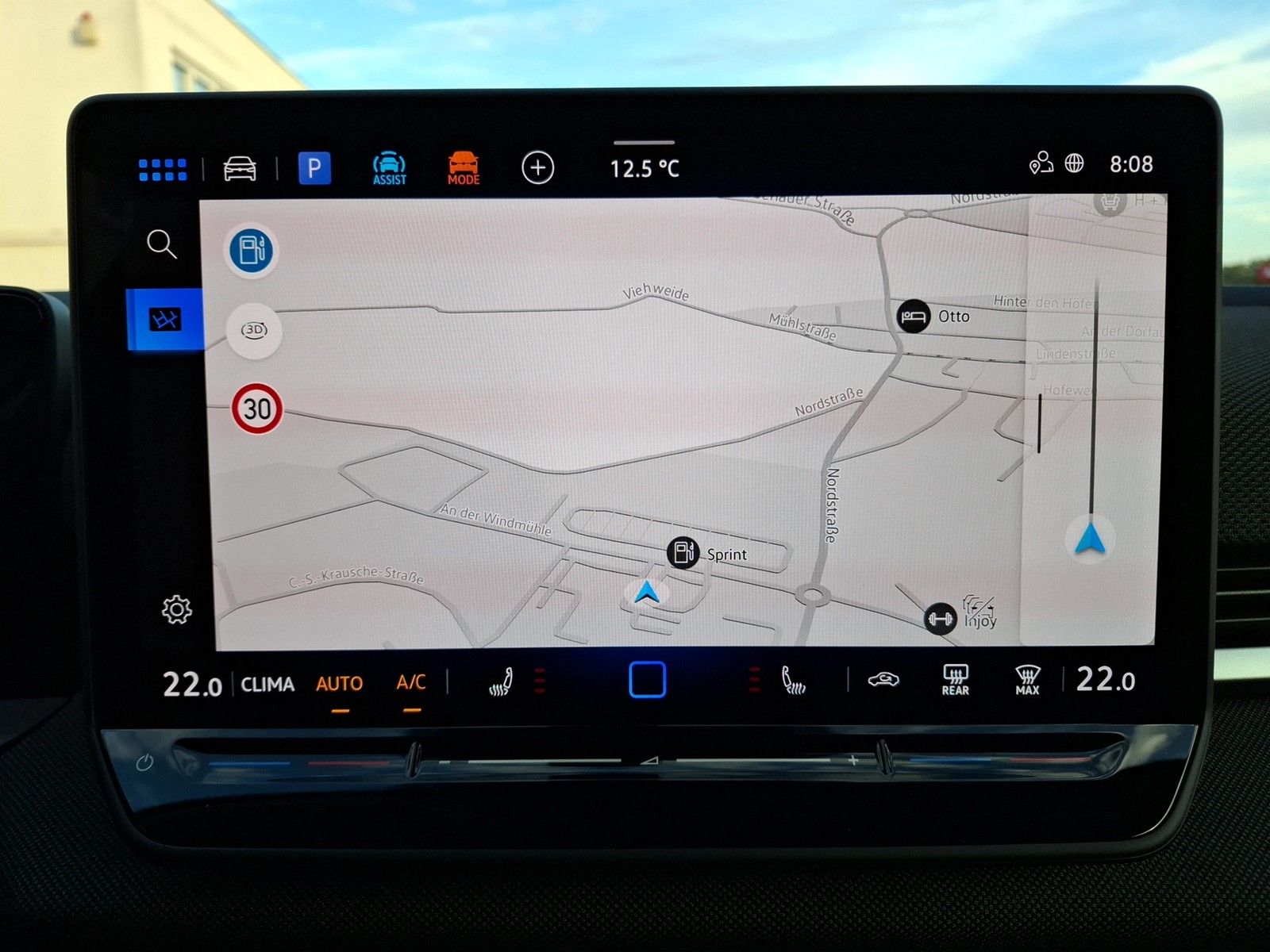 Fahrzeugabbildung Volkswagen T-Roc eTSI Life DSG LEDplus Navi AID ACC RFK SH