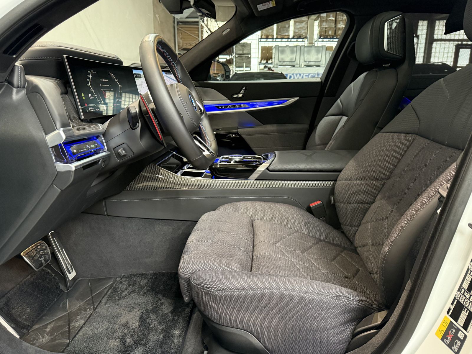 Fahrzeugabbildung BMW M760e xDrive Lounge Seating Sky Lounge M Perform