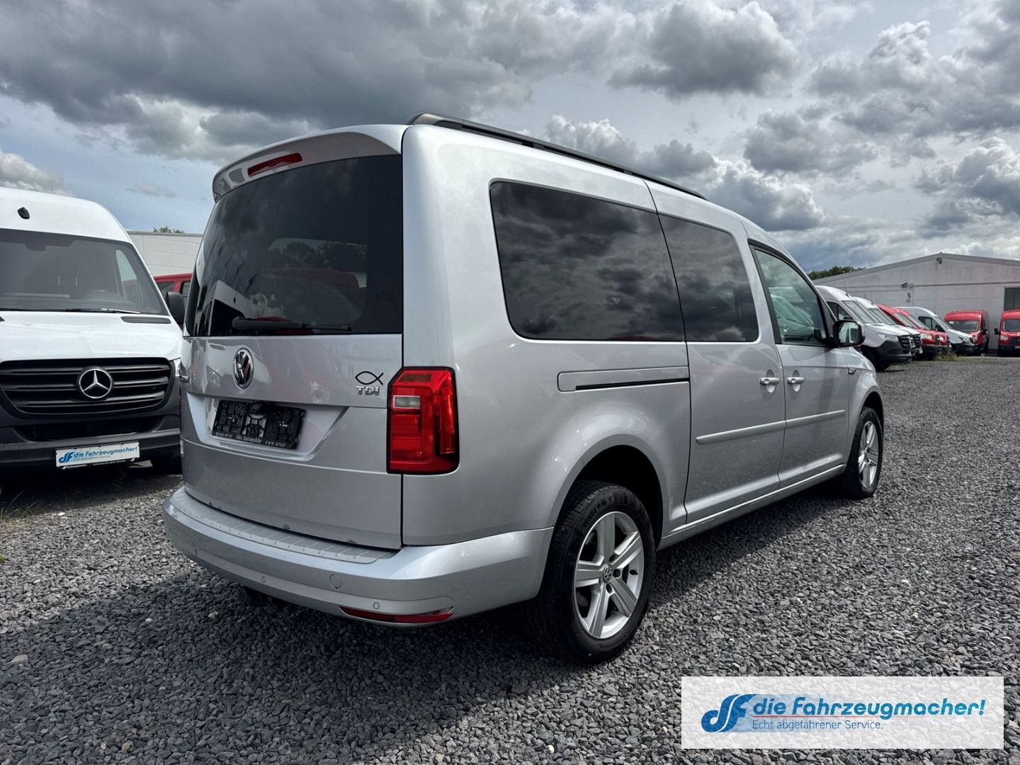 Fahrzeugabbildung Volkswagen Caddy Maxi Trendline BMT Mehrzonenklima *EXPORT