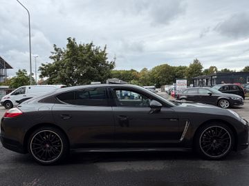 Porsche Panamera - 4