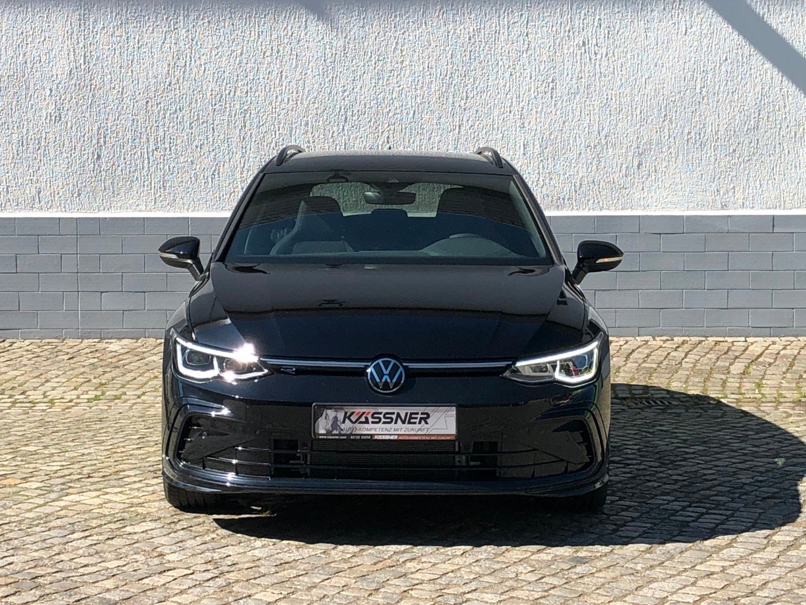 Fahrzeugabbildung Volkswagen Golf 8 Variant 1,5 eTSI R-Line