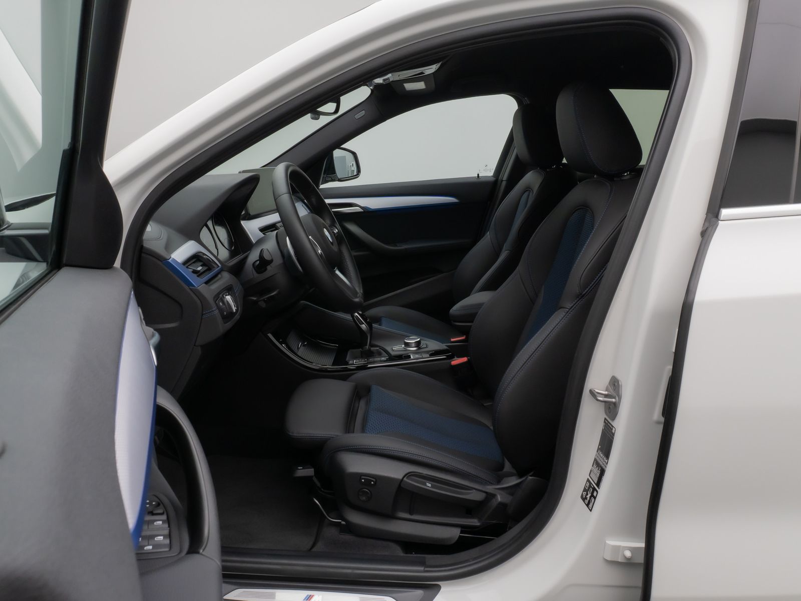 Fahrzeugabbildung BMW X2 xD20i M Sport Kamera HUD DAB Navi+ Alarm 19"