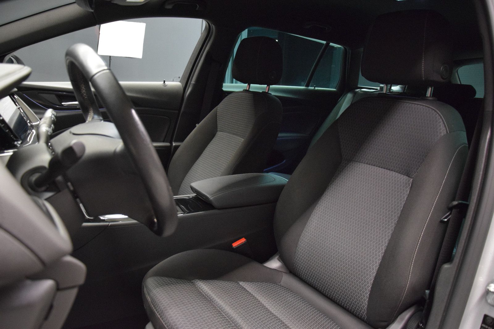 Fahrzeugabbildung Opel Insignia B Sports Tourer Business LED Navi