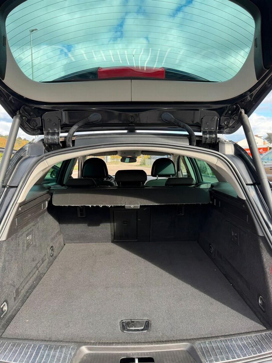 Opel Insignia 2011 — photo 14