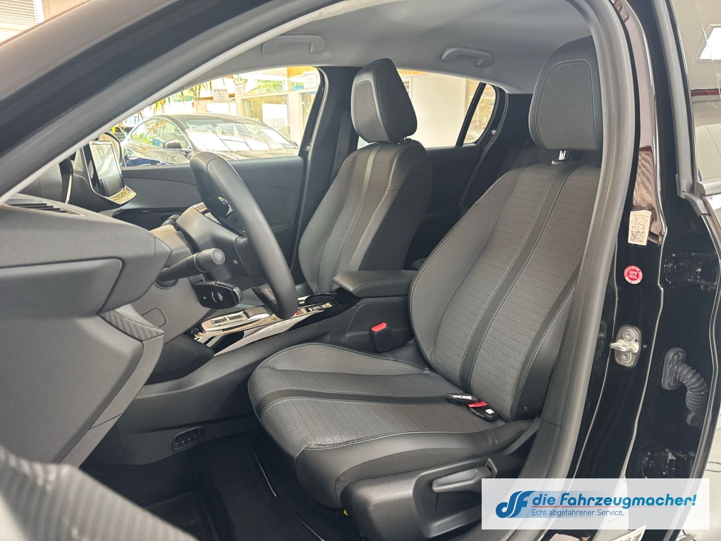 Fahrzeugabbildung Peugeot 208 e- Allure 136 Navi LED Apple CarPlay Android