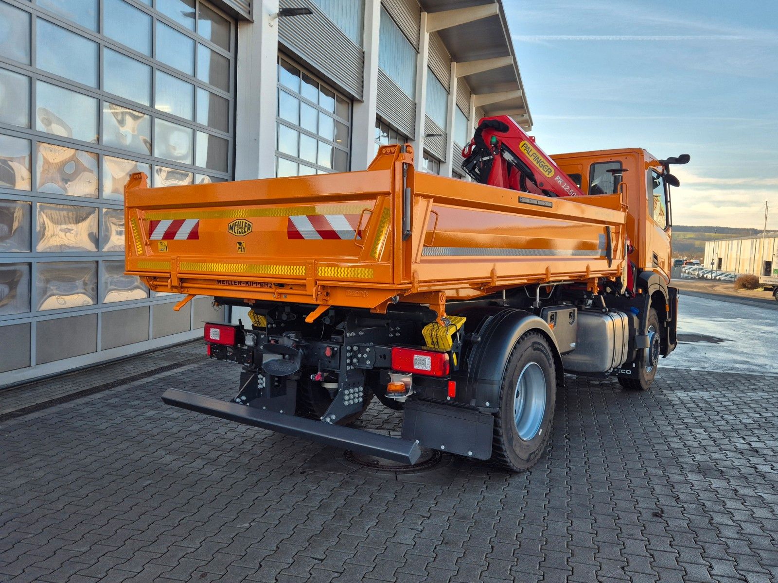 Fahrzeugabbildung Iveco X-Way  AD200X40/P 4x2 Palfinger PK 12.501 Funk