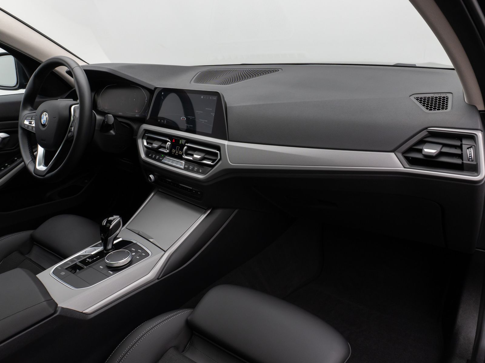 Fahrzeugabbildung BMW 318i GeschwindigReg DAB Alarm Kamera Sportsitz
