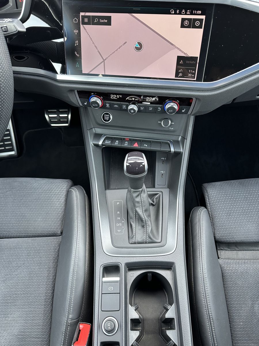 Fahrzeugabbildung Audi Q3 40 TFSI Qu S-Line Black NAV+LED+AHK+ACC+19ZO