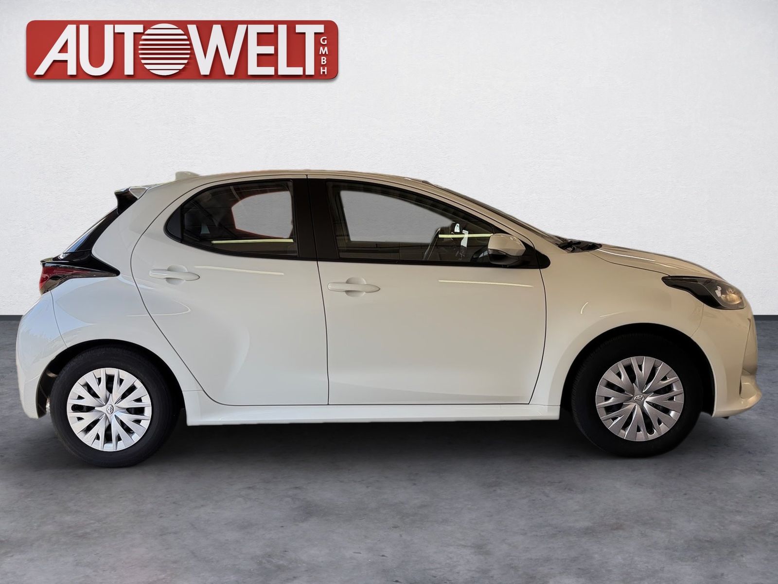 Fahrzeugabbildung Toyota Yaris 1.5 Business Edition KlimaA,Navi,SHZ,ACC
