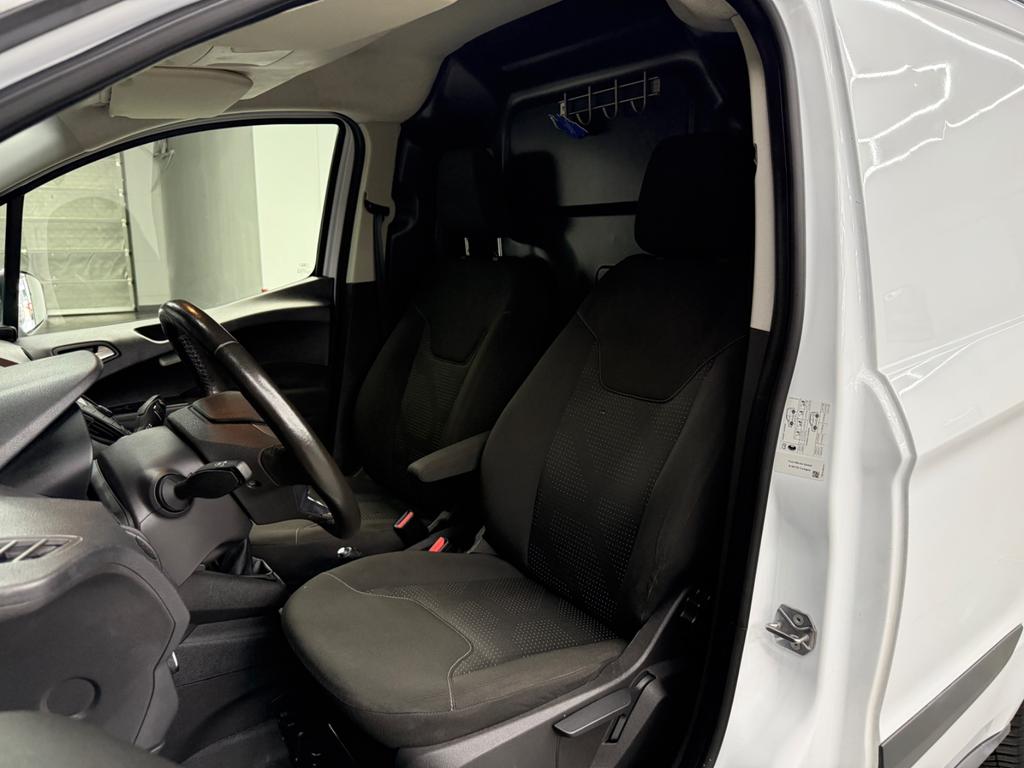 Ford Transit Courier 1.5 TDCi, Foto 20 von 40