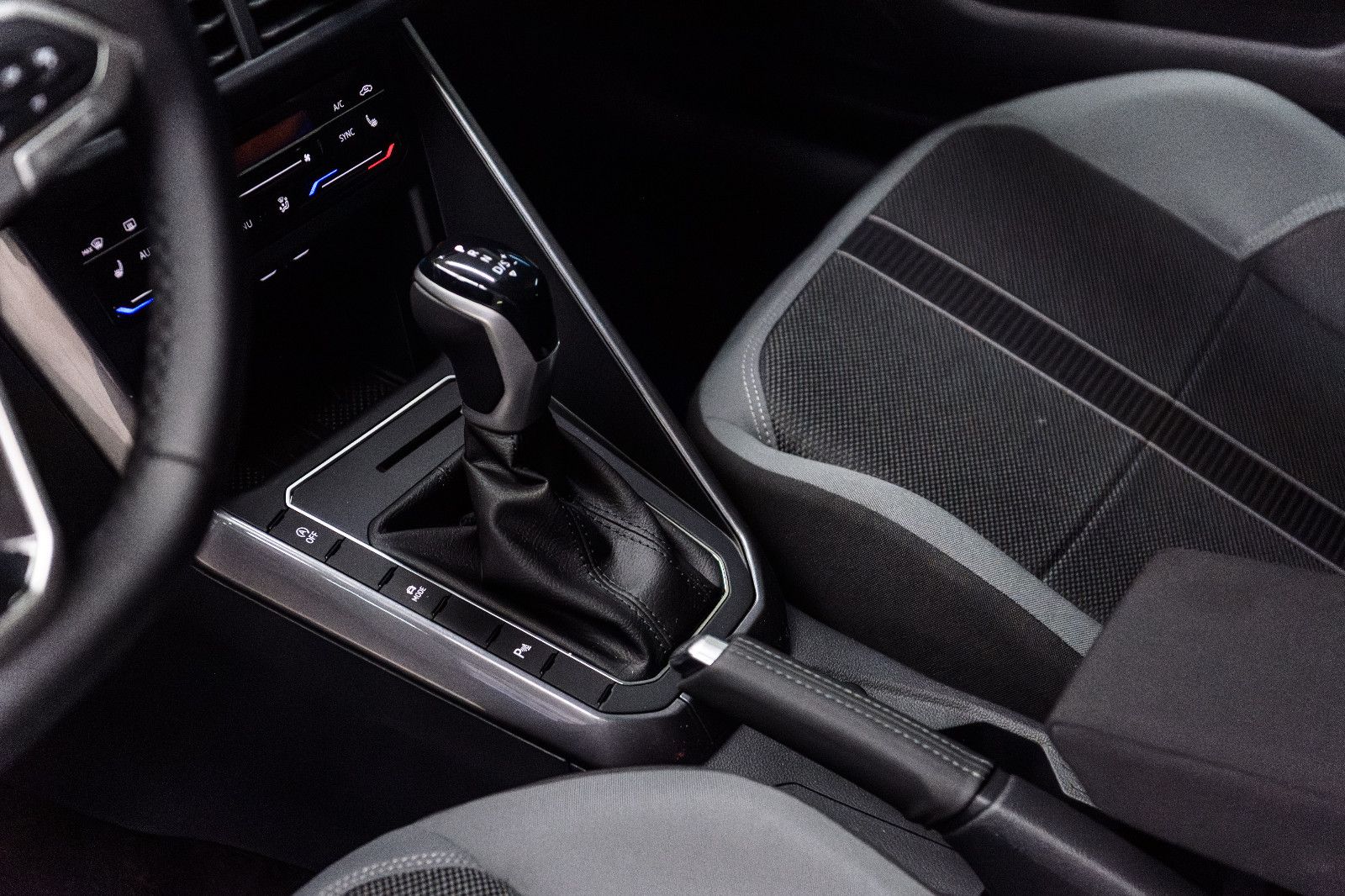 Fahrzeugabbildung Volkswagen Polo Style 1.0l TSI +DSG + Navi + IQ Drive