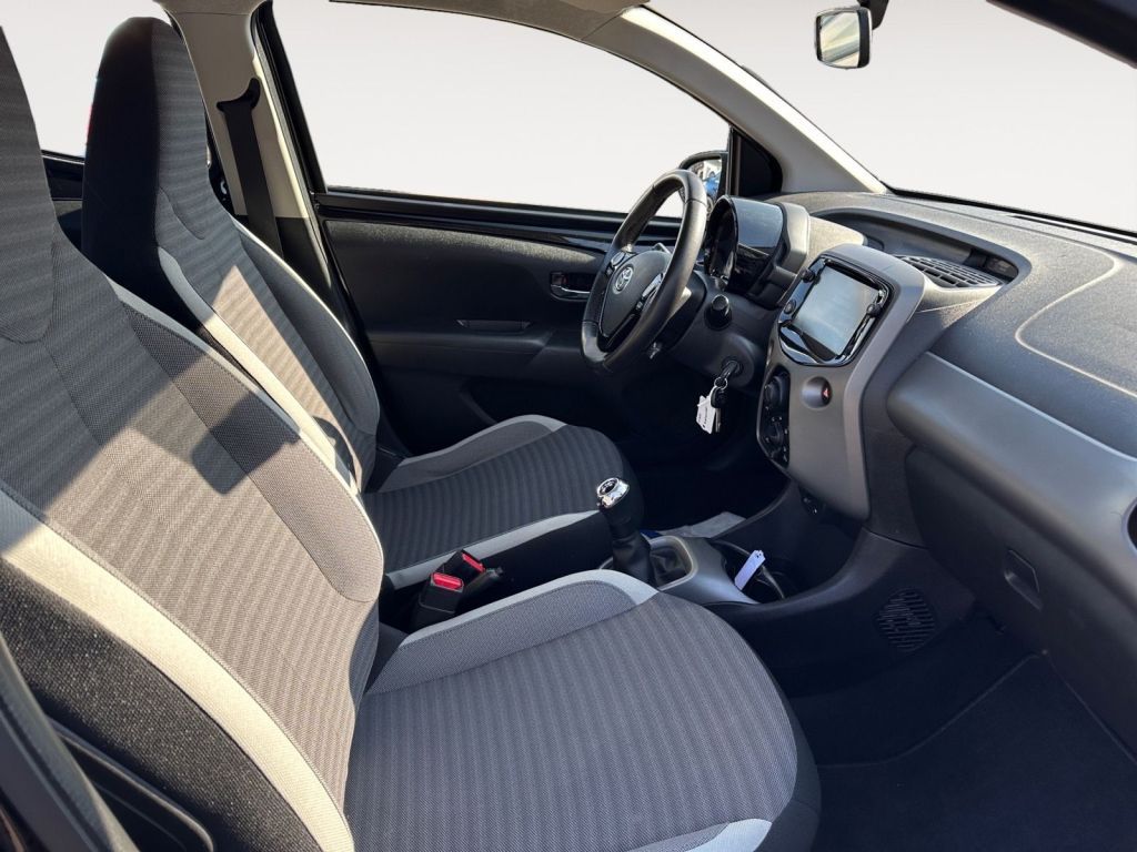 Fahrzeugabbildung Toyota Aygo x-play club