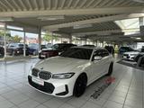 BMW 320i Lim xDrive M Sportpaket AUT./LED/HUD/CAM/GD - BMW 320 Limousine 320i m sportpaket mit Benzin-Antrieb