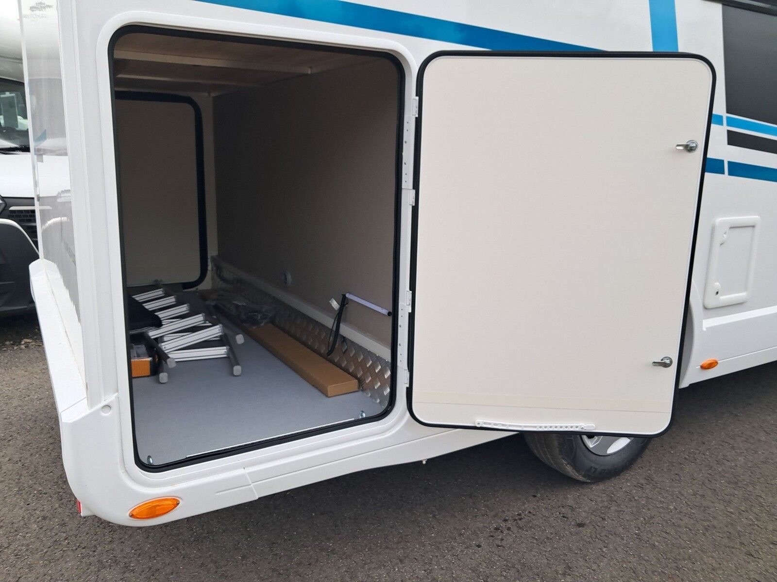 Fahrzeugabbildung DÖRR EXPLORE Hamburg - Automatik Navi Marki
