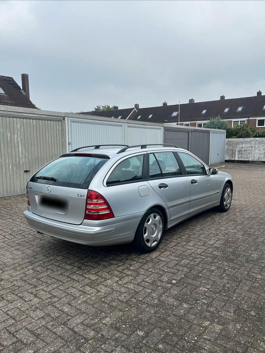 Mercedes-Benz C220 2005 — engine 150 HP (110kW)