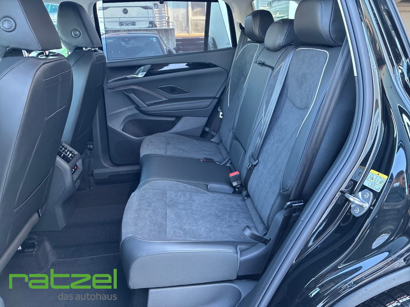 Fahrzeugabbildung Volkswagen Tayron ELEGANCE 2.0 TDI AHK+LED+Navi+Kamera+PDC