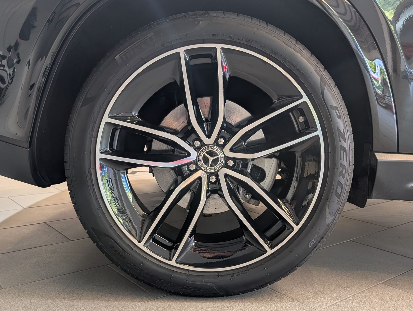 Fahrzeugabbildung Mercedes-Benz GLE 450 AMG 4M*AIRMATIC*LED*BURMESTER*CAM*NIGHT*