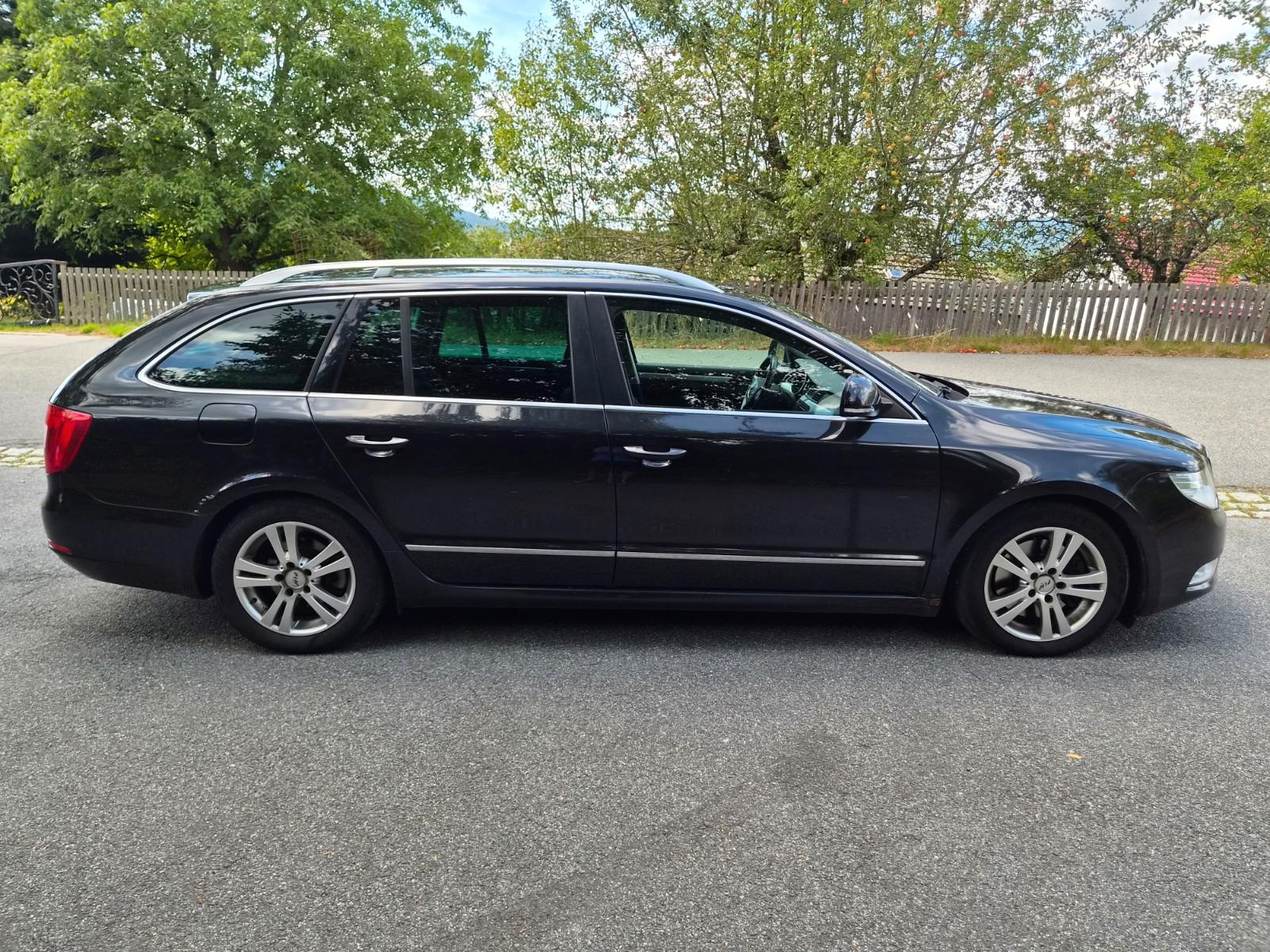 Skoda Superb 2012 — interior
