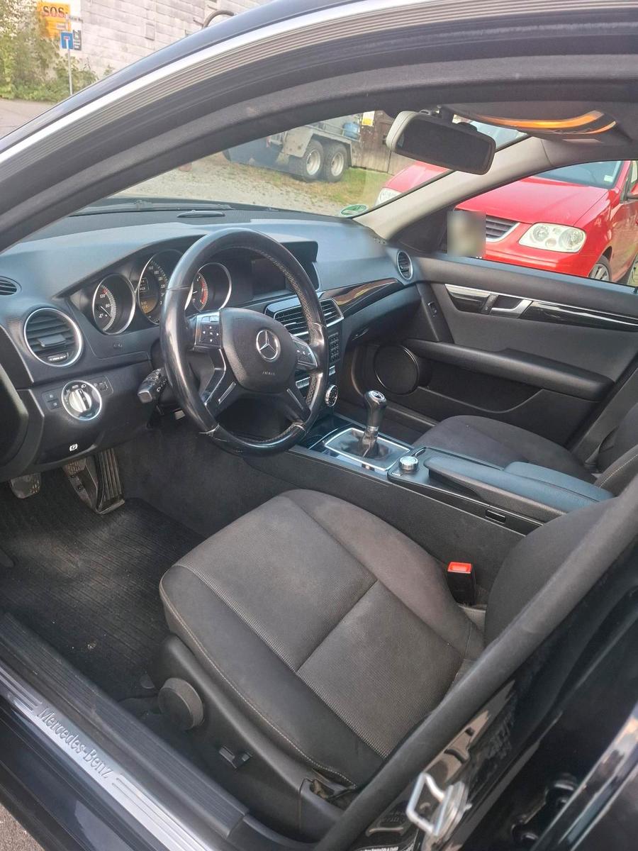 Mercedes-Benz C200 2011 — photo 7