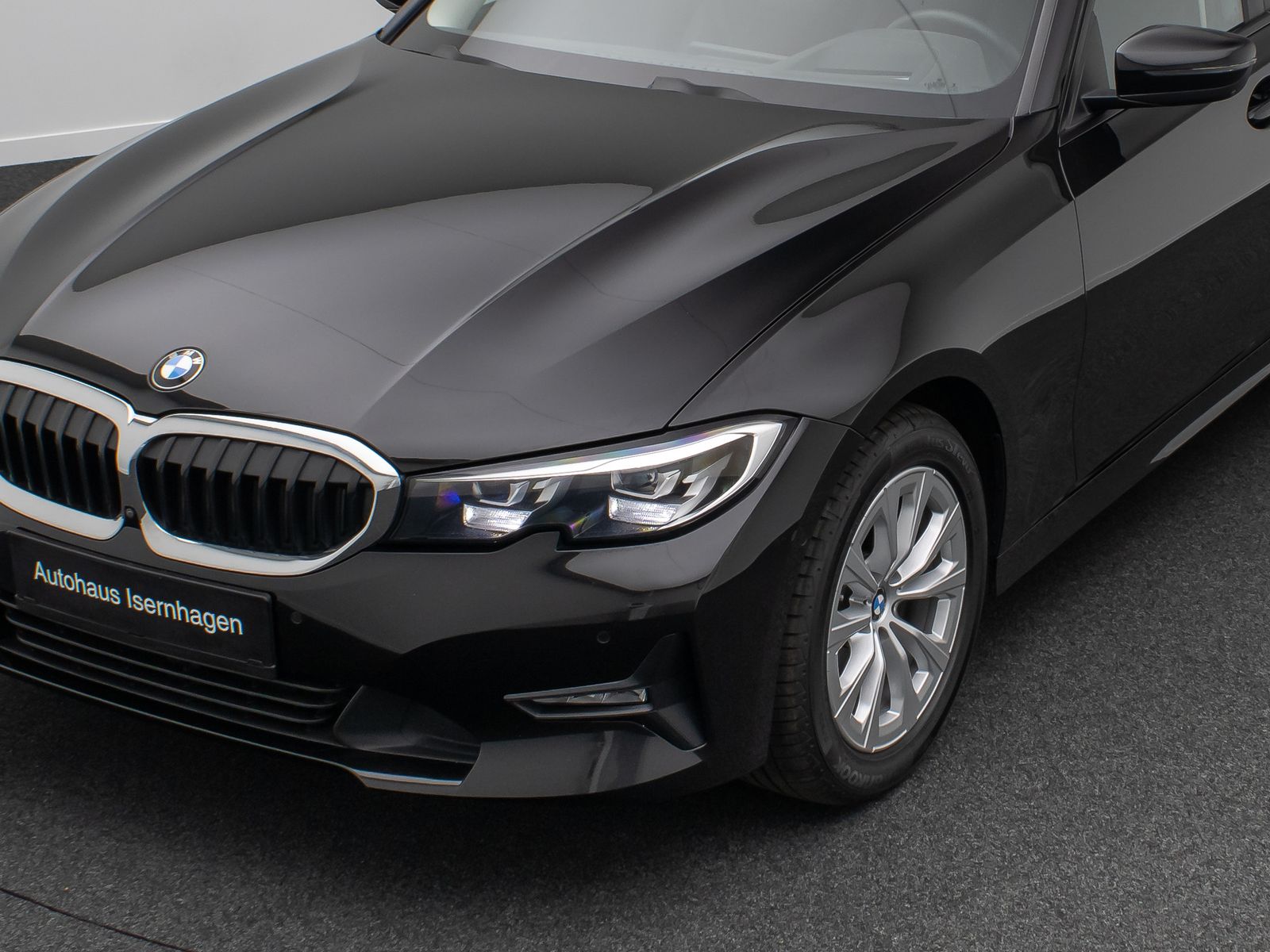 Fahrzeugabbildung BMW 320d HUD 360°DAB Leder Sport HiFi GeschwindigReg