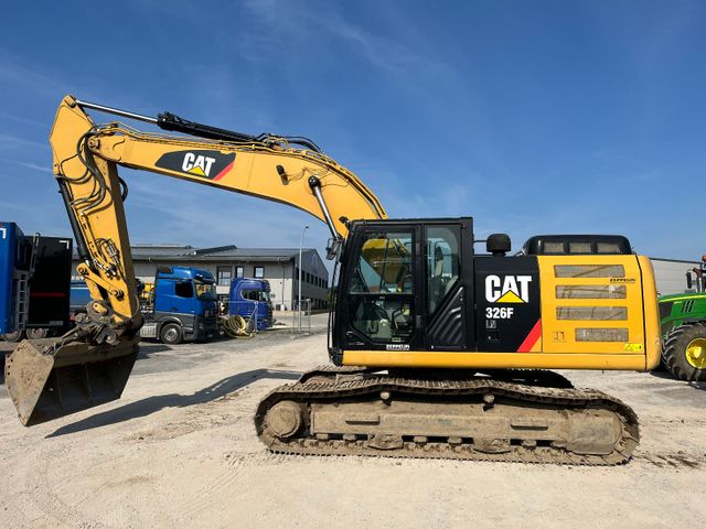 CAT 326 F FLN mit Verachtert CW 40 Schnellwechsler