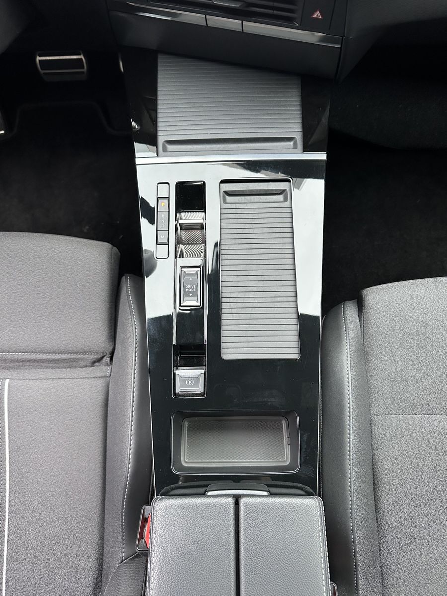 Fahrzeugabbildung Opel Astra SpT 1.2 Turbo GS Aut. NAV+LED+360°+17ZOLL