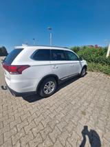 Mitsubishi Outlander 2.0 MIVEC Diamant ClearTec 2WD Diamant - Mitsubishi Outlander von privat