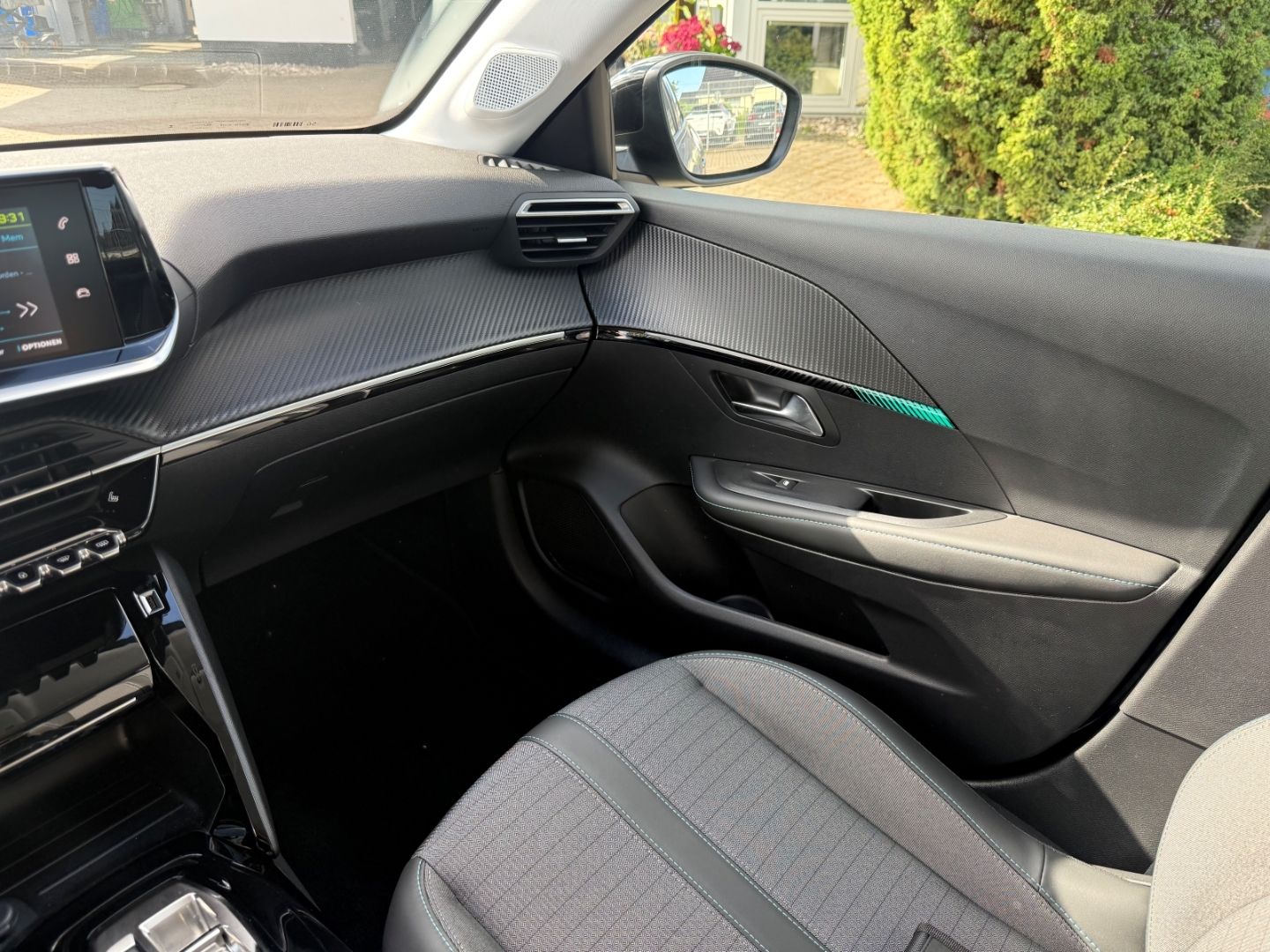Fahrzeugabbildung Peugeot 208 -e Allure Pack SHZ+Kamera+11KW Schnelllader