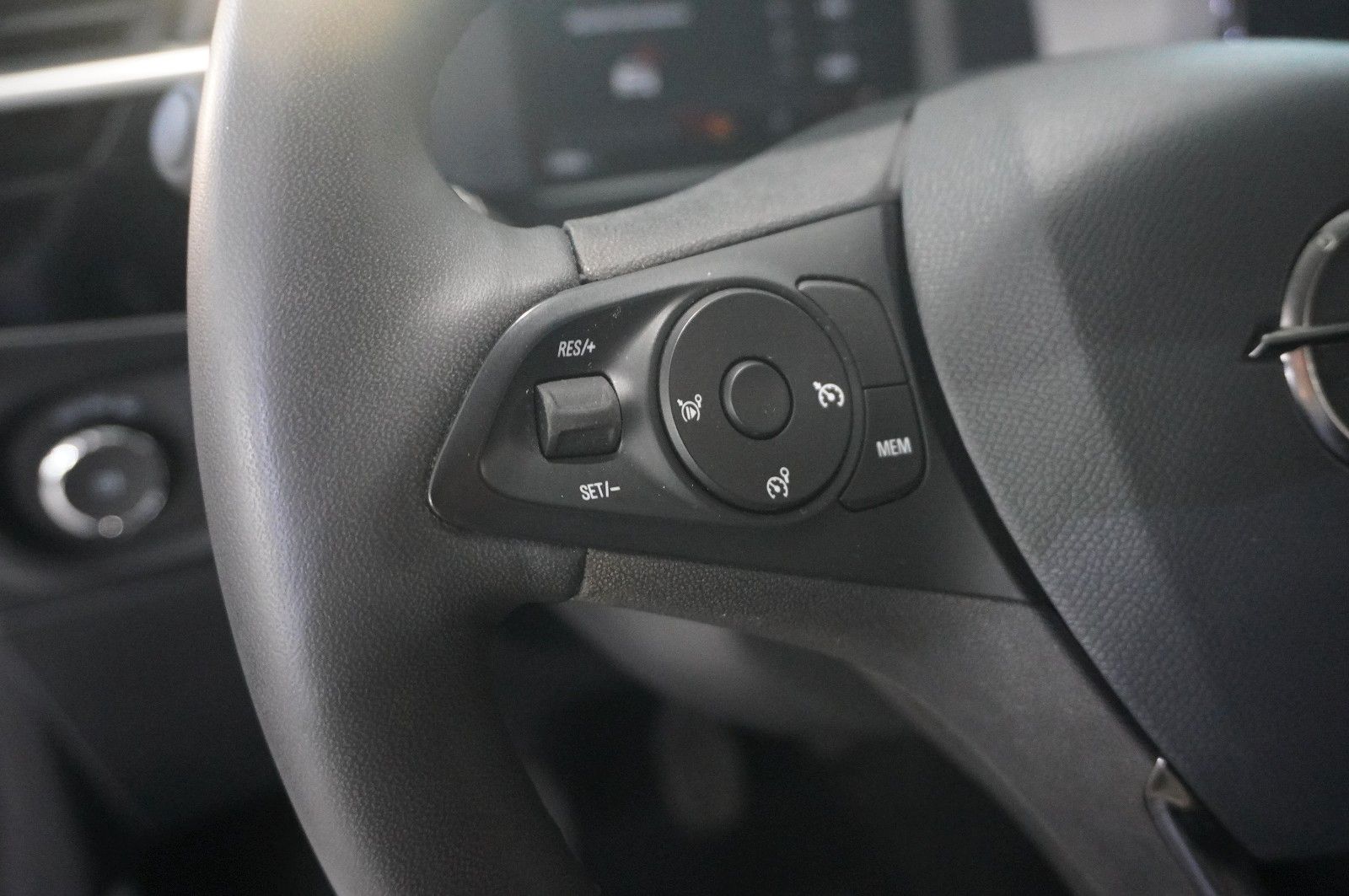 Fahrzeugabbildung Opel Corsa F 1.2 ELEGANCE NAVI/LED/SPORT/SH//VIRT/DAB