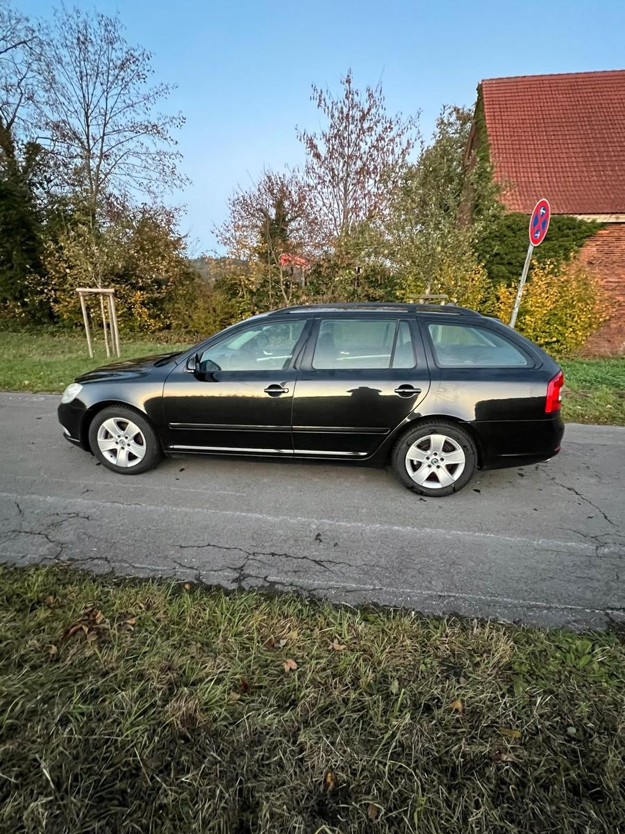 Skoda Octavia 2009 — interior