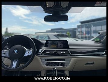 BMW 750 - 11