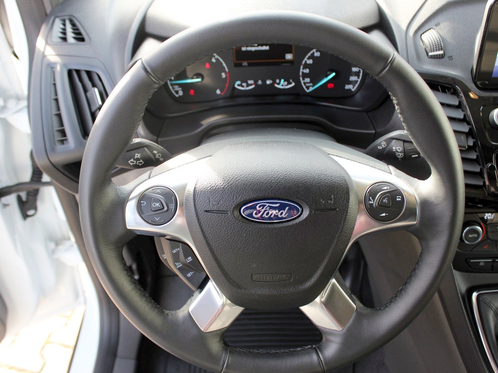 Fahrzeugabbildung Ford Transit Connect Kasten Limited 1,5 EcoBlue